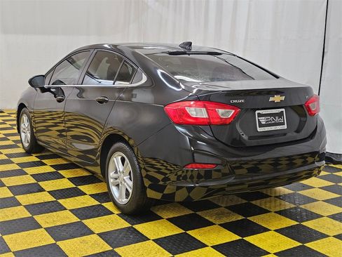 Used 2017 Chevrolet Cruze LT image 5