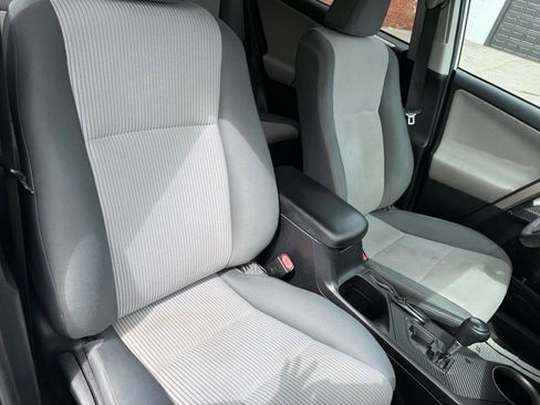 Used 2014 Toyota RAV4 LE image 9