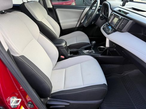 Used 2018 Toyota RAV4 XLE FWD image 24
