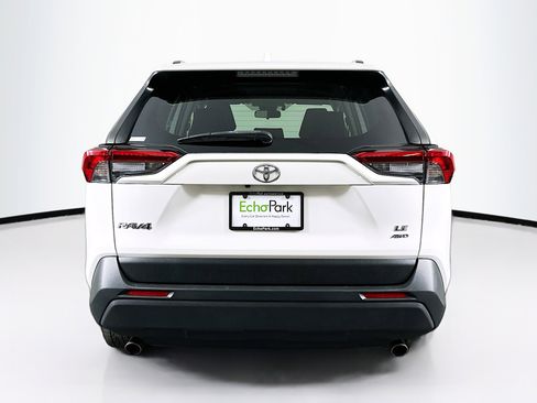 Used 2019 Toyota RAV4 LE image 7