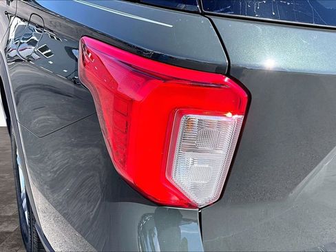 Used 2022 Ford Explorer XLT w/ Equipment Group 202A AWD/4WD image 32