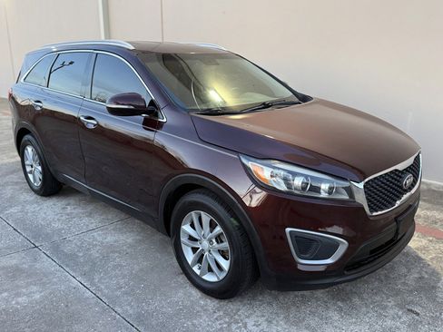 Used 2018 Kia Sorento LX image 1