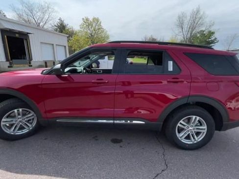 Used 2021 Ford Explorer XLT w/ Equipment Group 202A image 5