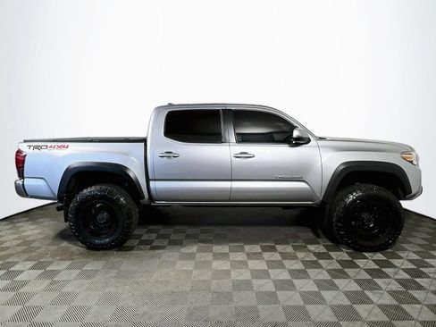 Certified 2018 Toyota Tacoma TRD Off-Road AWD/4WD image 8