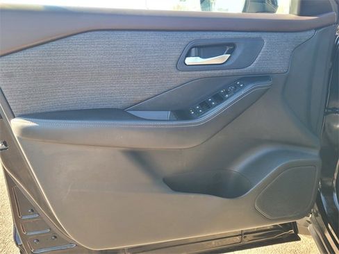 Used 2023 Nissan Rogue SV image 18