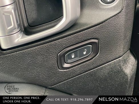 Used 2019 Jeep Wrangler Unlimited Sahara image 18