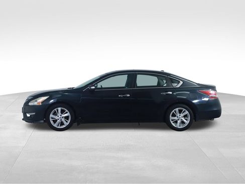 Used 2015 Nissan Altima 2.5 SV w/ Convenience Package FWD image 9
