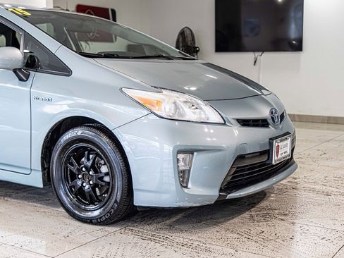 Used 2015 Toyota Prius Three image 3