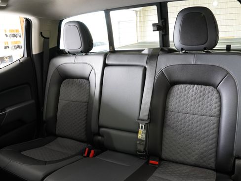 Used 2016 Chevrolet Colorado Z71 image 32