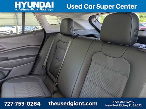 Used 2025 Chevrolet Trax LT FWD image 15