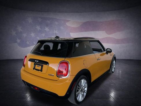 Used 2018 MINI Cooper 2-Door Hardtop image 5