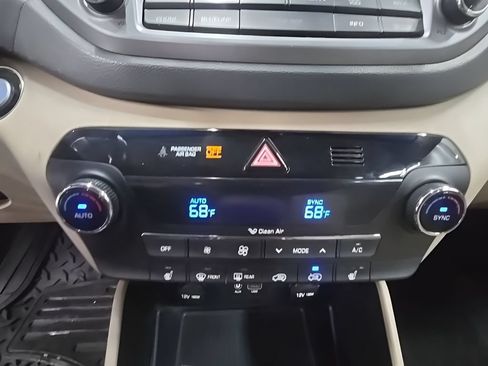 Used 2017 Hyundai Tucson Limited AWD/4WD image 34