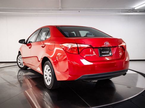 Used 2018 Toyota Corolla LE image 3