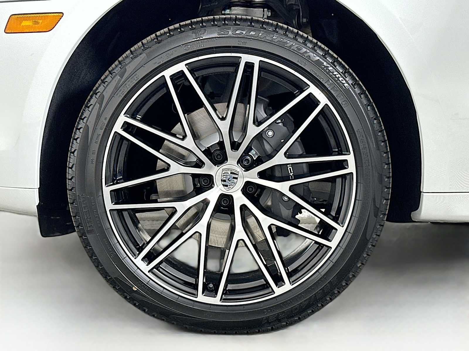 Used 2026 Porsche Macan AWD/4WD image 32