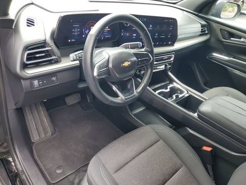 Used 2025 Chevrolet Traverse LT FWD image 19