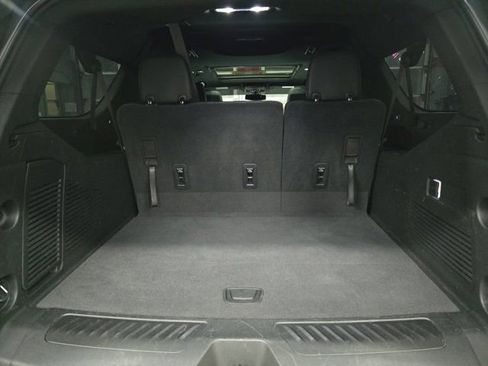 Used 2021 Chevrolet Suburban LT image 13