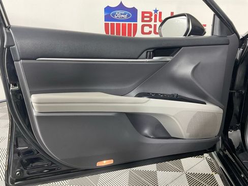 Used 2018 Toyota Camry SE w/ Moonroof Package FWD image 11