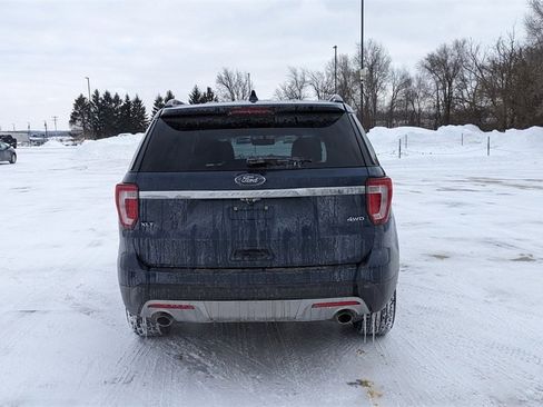 Used 2017 Ford Explorer XLT w/ Equipment Group 202A image 4
