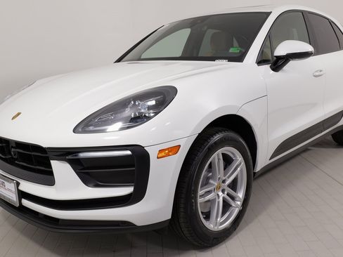 Used 2025 Porsche Macan image 5