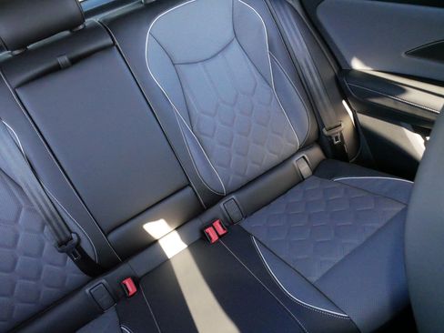 Certified 2025 Volkswagen Tiguan SEL R-Line image 14