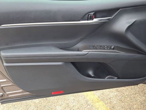 Used 2024 Toyota Camry SE image 19