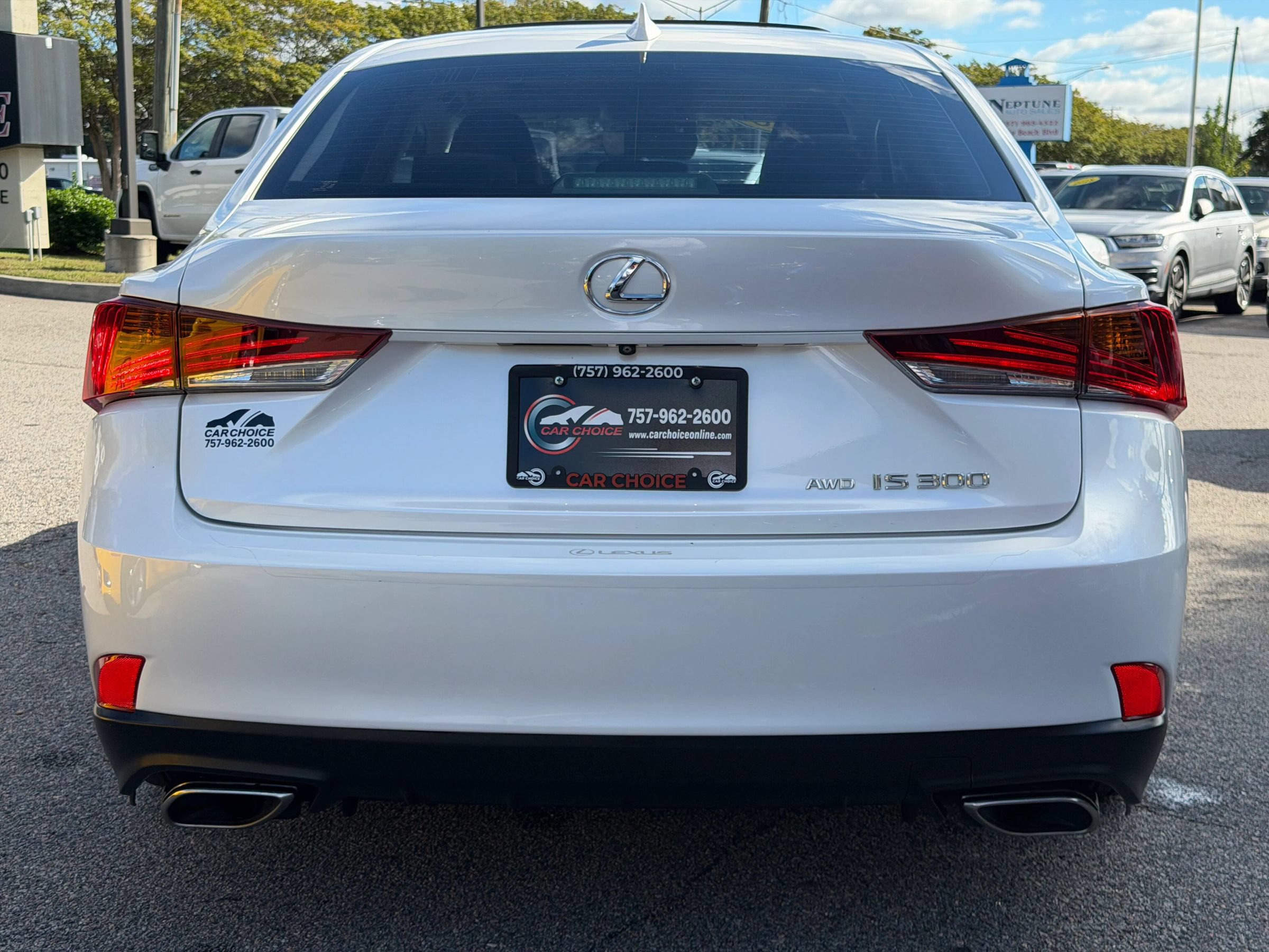 Used 2018 Lexus IS 300 AWD w/ Comfort Package image 9