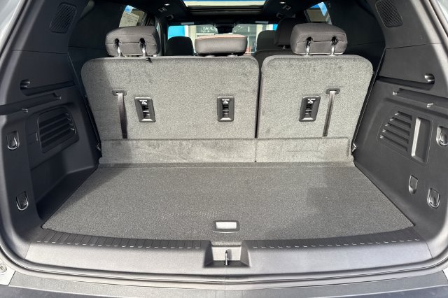 New 2027 Chevrolet Traverse LT w/ Sun and Wheel Package FWD image 24