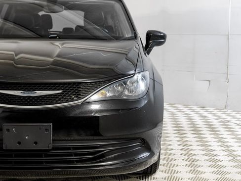 Used 2020 Chrysler Voyager Lxi image 46