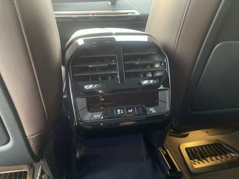 Used 2023 BMW iX xDrive50 image 17