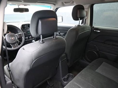 Used 2017 Jeep Patriot Sport FWD image 28