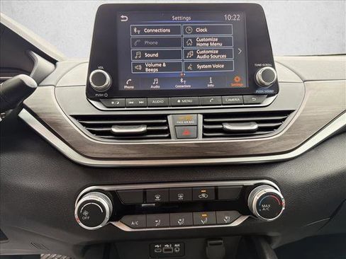 Used 2024 Nissan Altima 2.5 SV image 19