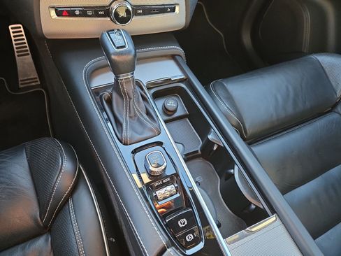 Used 2020 Volvo XC90 T6 R-Design image 22