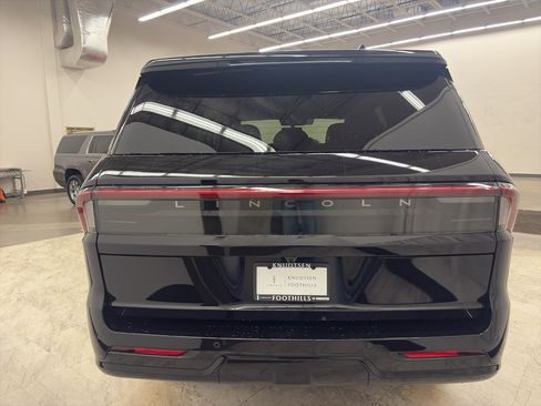New 2025 Lincoln Navigator Reserve w/ Jet Appearance Package image 5