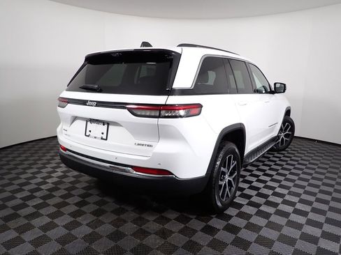 Used 2023 Jeep Grand Cherokee Limited w/ Luxury Tech Group II AWD/4WD image 19