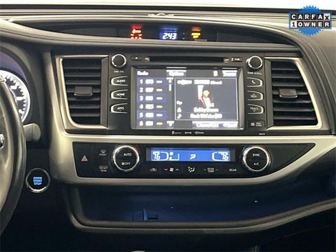 Used 2017 Toyota Highlander SE image 15