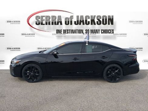 Used 2022 Nissan Maxima SR w/ Sport Mat Group image 5