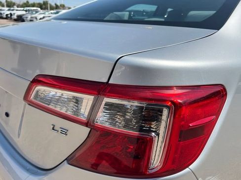 Used 2014 Toyota Camry LE FWD image 11