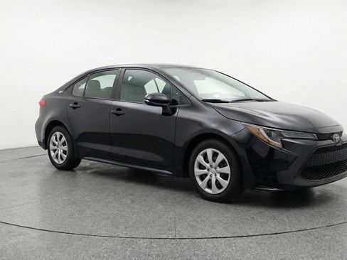 Used 2025 Toyota Corolla LE FWD image 1