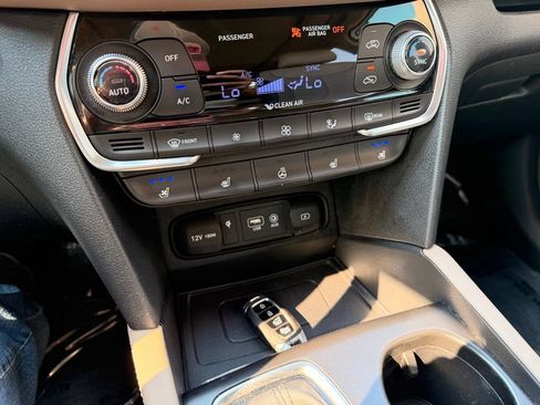 Used 2020 Hyundai Santa Fe Limited AWD/4WD image 22