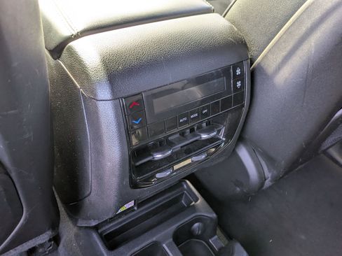 Used 2023 Jeep Grand Cherokee L Laredo image 27