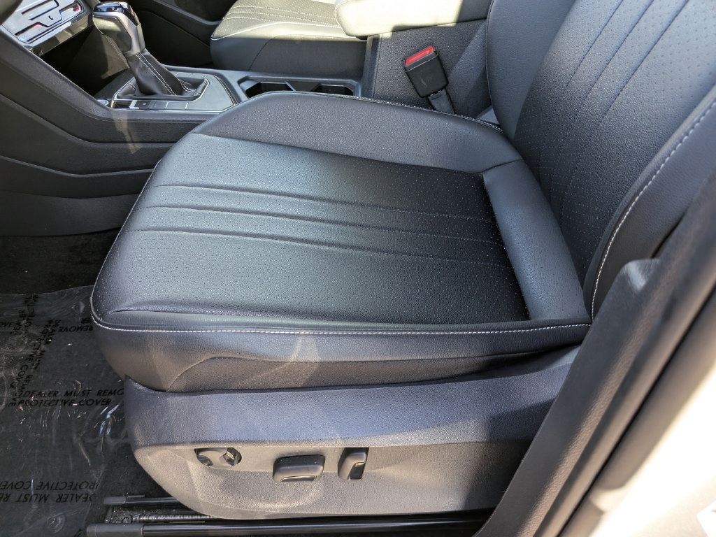 Certified 2023 Volkswagen Tiguan SE R-Line FWD image 19