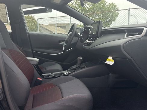 Used 2025 Toyota Corolla SE image 13