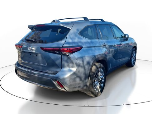 Used 2023 Toyota Highlander Platinum image 6