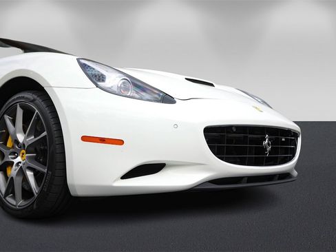 Certified 2012 Ferrari California image 11