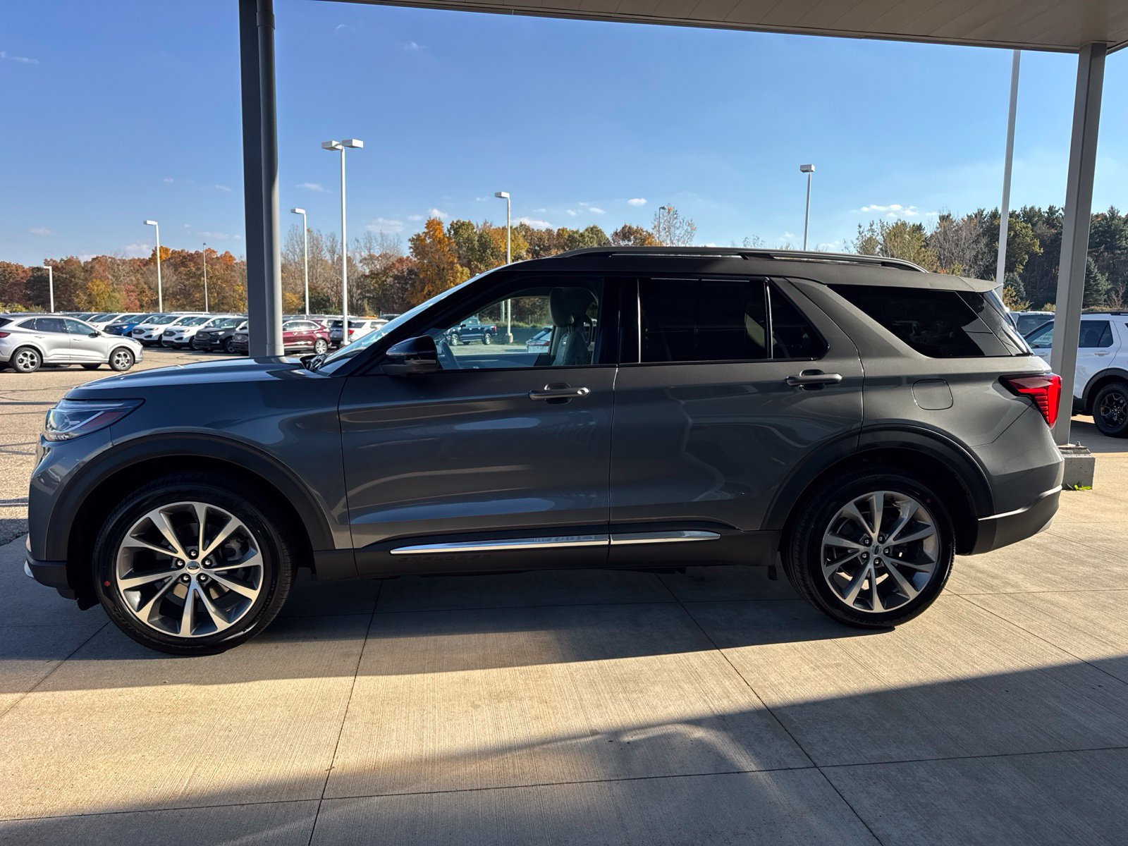Certified 2025 Ford Explorer Platinum w/ Ultimate Package AWD/4WD image 4