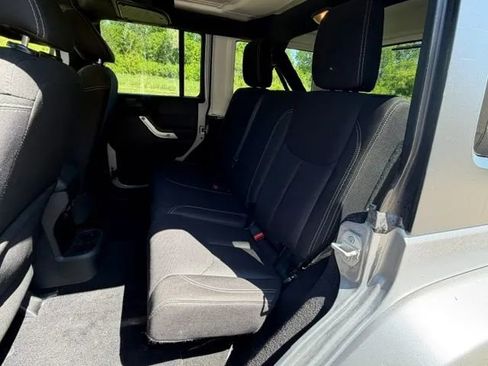 Used 2016 Jeep Wrangler Unlimited Sahara w/ Dual Top Group AWD/4WD image 14