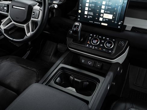 Used 2023 Land Rover Defender 130 X-Dynamic SE image 27