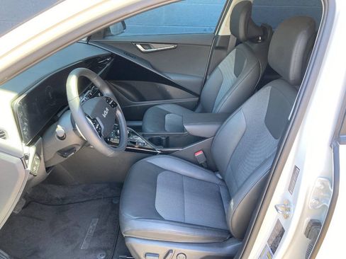 Used 2024 Kia Niro Wind w/ Wind Preserve Package FWD image 9