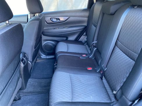 Used 2019 Nissan Rogue SV w/ Premium Package image 8