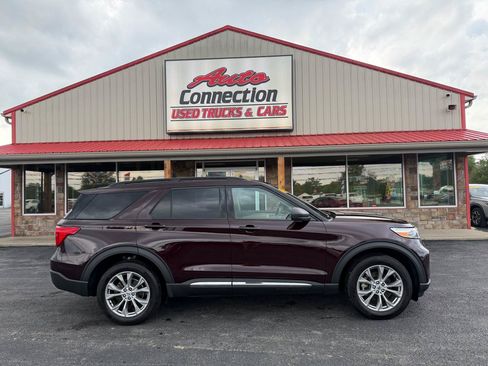 Used 2023 Ford Explorer XLT w/ Equipment Group 202A AWD/4WD image 3
